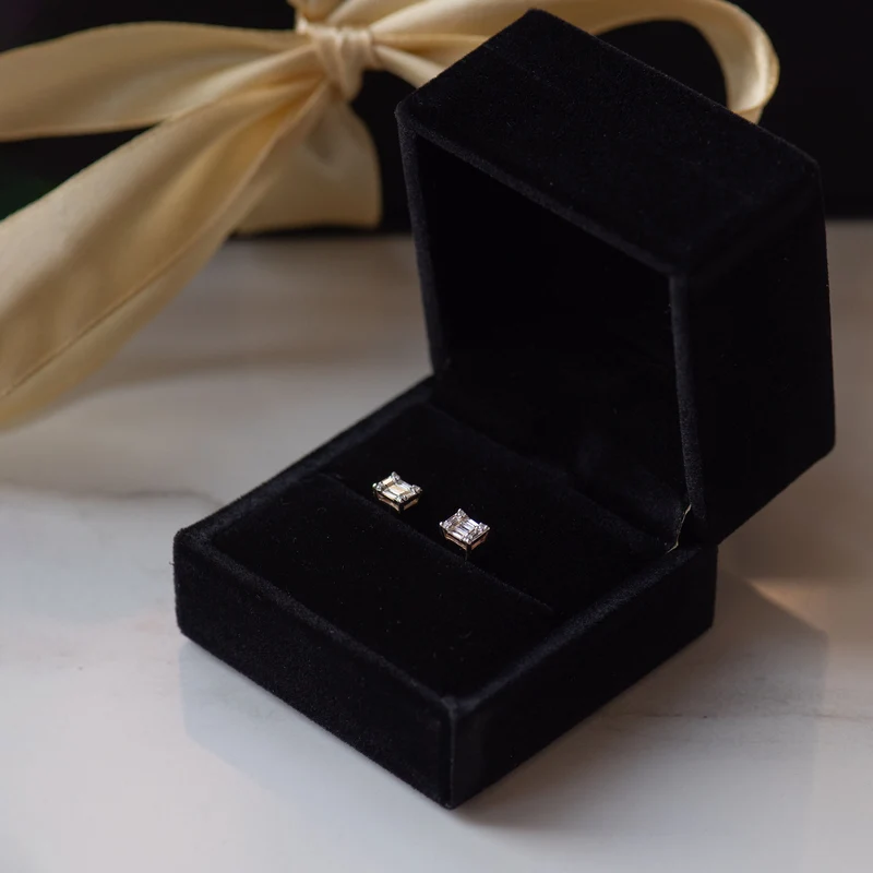 Isabel Bernard De la Paix Maxime 14 karaat gouden oorknoppen met diamant 0.26 ct IBD360020