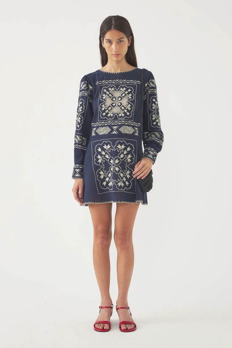 Robe brodée Milos