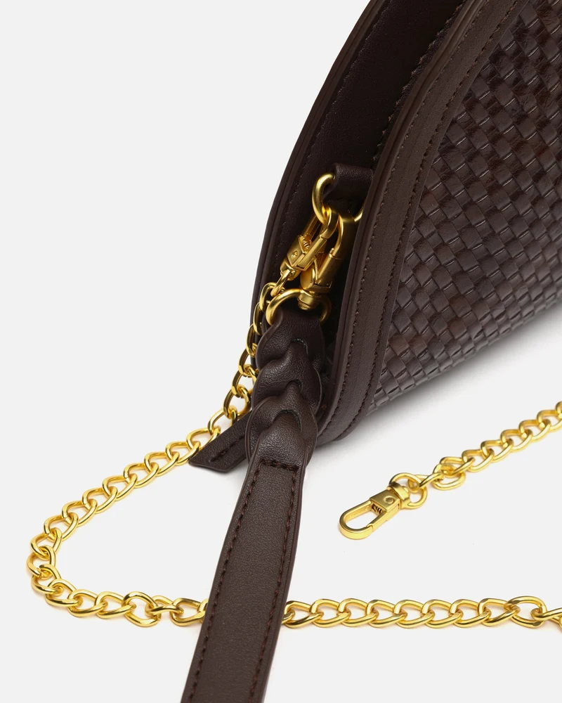 Empadi bolso de fiesta en media luna trenzado con asa bandolera extraíble ED.