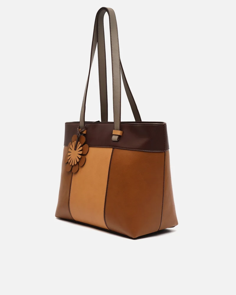 Filiberta-1 bolso shopper grande tricolor con detalle colgante