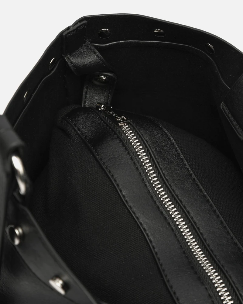 Ukara bolso de hombro grande con detalles metálicos