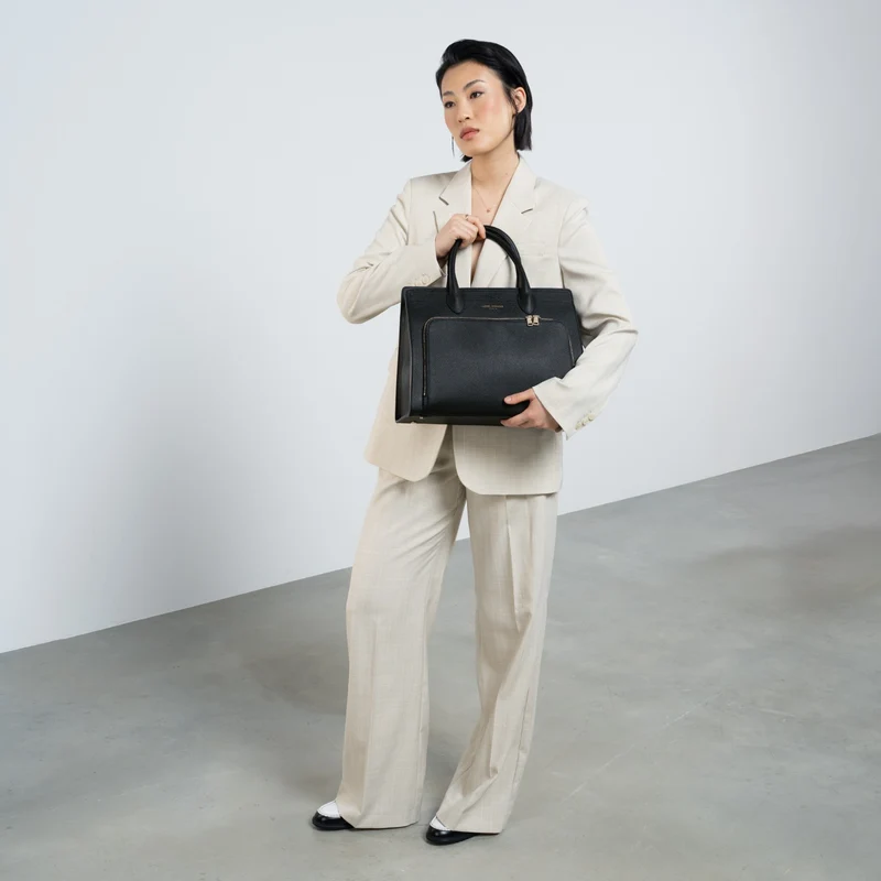 Isabel Bernard Honoré Nadine zwarte kalfsleren handtas met 13 inch laptopvak IB25110-001-13