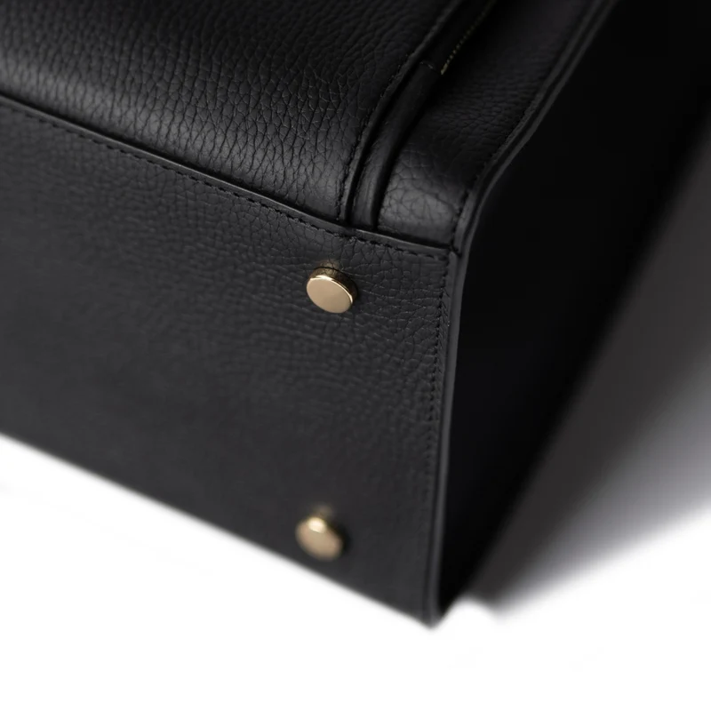 Isabel Bernard Honoré Nadine zwarte kalfsleren handtas met 13 inch laptopvak IB25110-001-13