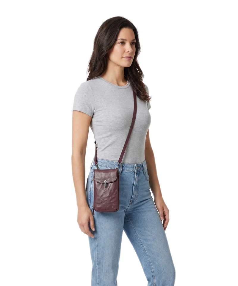Aunts & Uncles Grandma's Luxury Club Mrs. Lemon Twist Bolsa para móvil dark cherry