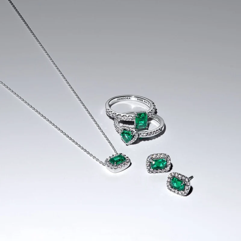Pandora Timeless Rechthoekige Sprankelende Groene Halo Ring 194506C01-52
