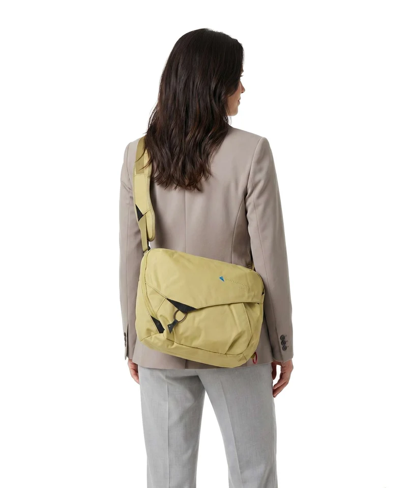 Klättermusen Gaut Bolso de mensajero dark straw
