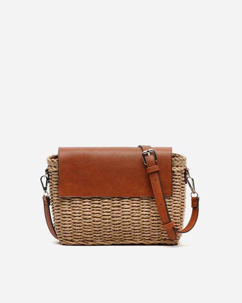 Kena bolso bandolera efecto rafia con solapa ED.