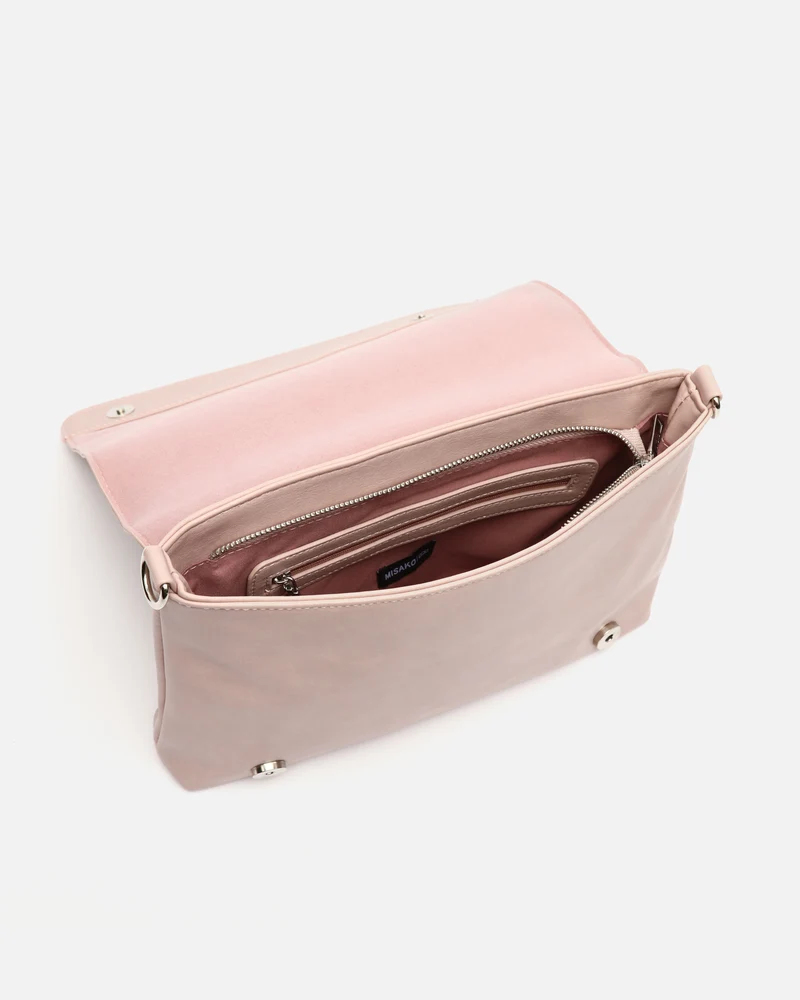 Nesqui-1 bolso bandolera con solapa y detalles metálicos ED.