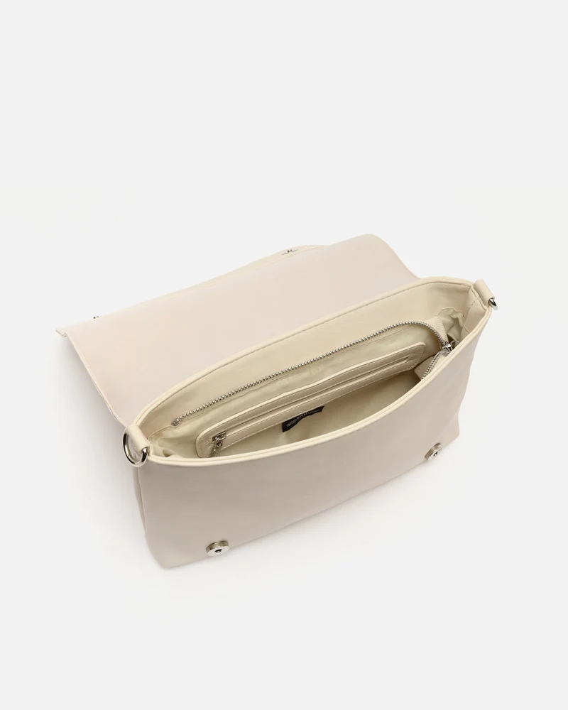 Nesqui-1 bolso bandolera con solapa y detalles metálicos ED.