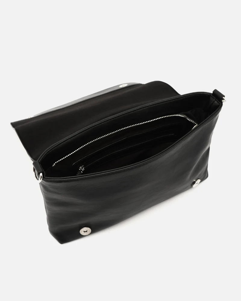 Nesqui bolso bandolera con solapa y detalles metálicos ED.