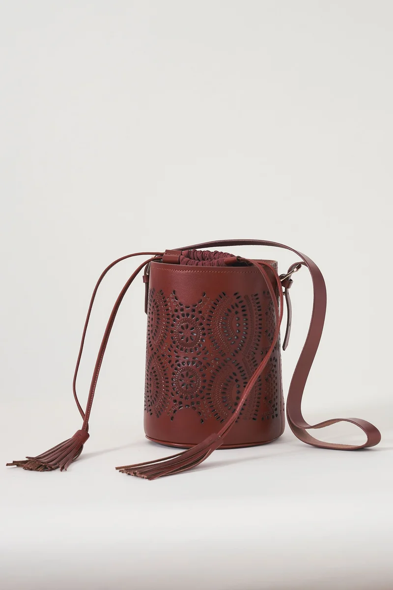 Sac seau ajouré en cuir façon dentelle Galy
