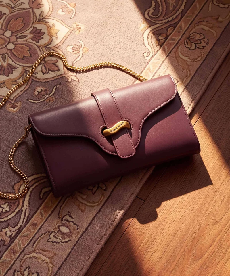 Emporio Armani Costanza Bandolera aubergine
