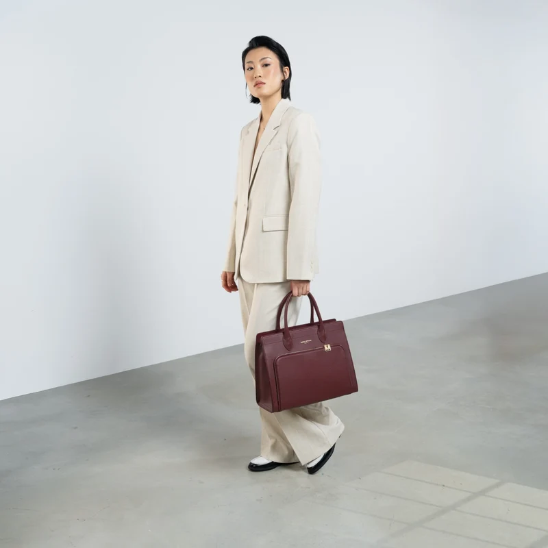 Isabel Bernard Honoré Nadine bordeauxrode kalfsleren handtas met 13 inch laptopvak IB25110-052-13