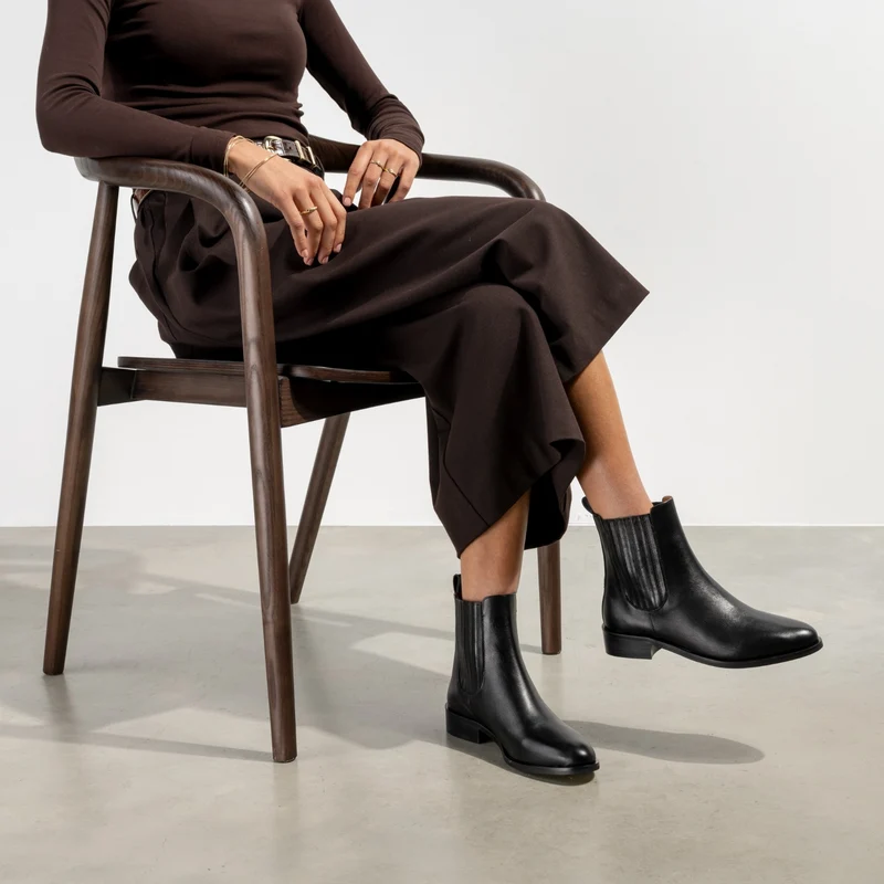 Isabel Bernard Vendôme Chey Zwarte Leren Chelsea Boots Van Kalfsleer IB53012-001-42