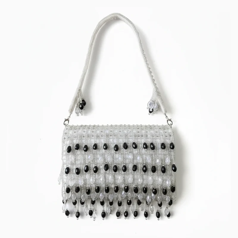 Bolso Rígido Borlas Bicolor Plateado Blanco y Negro
