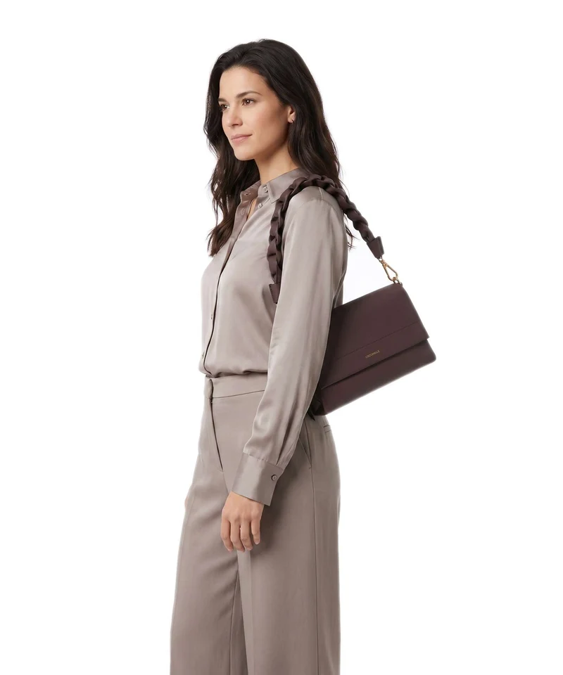 Coccinelle Boheme Grana Double Bolso de hombro berry/winter rose