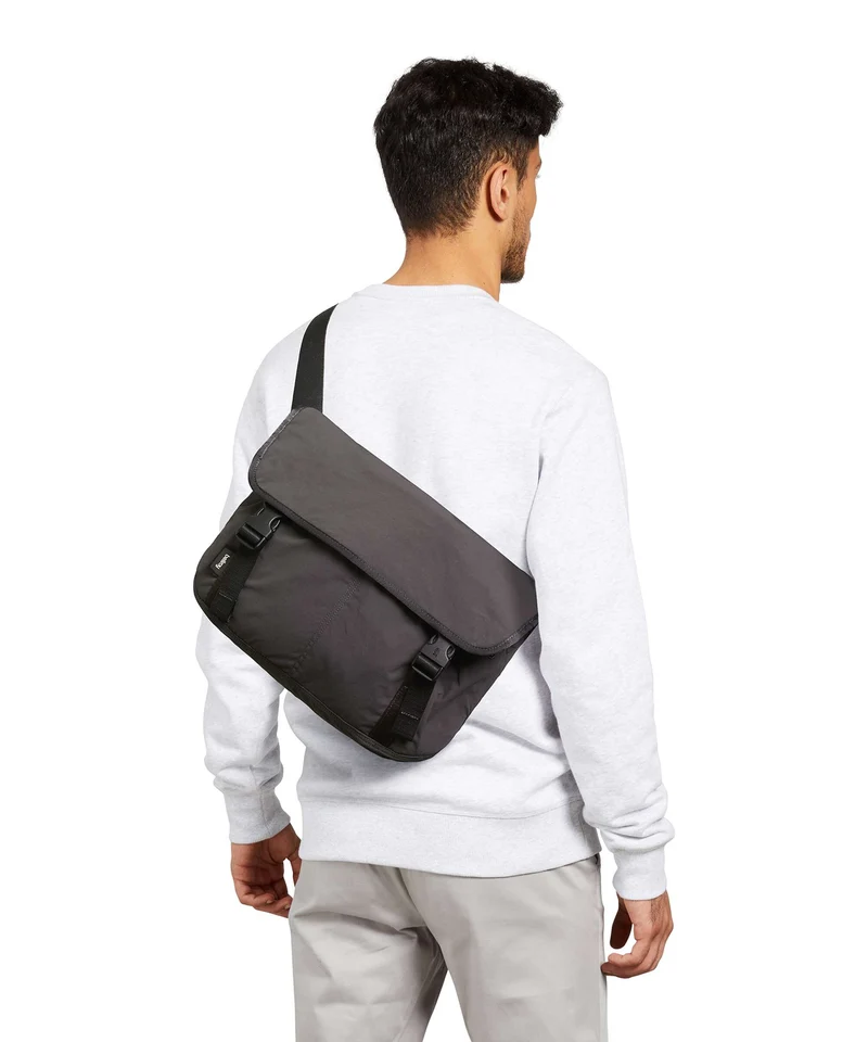 Bellroy Cinch 12 Bolso de mensajero burgundy