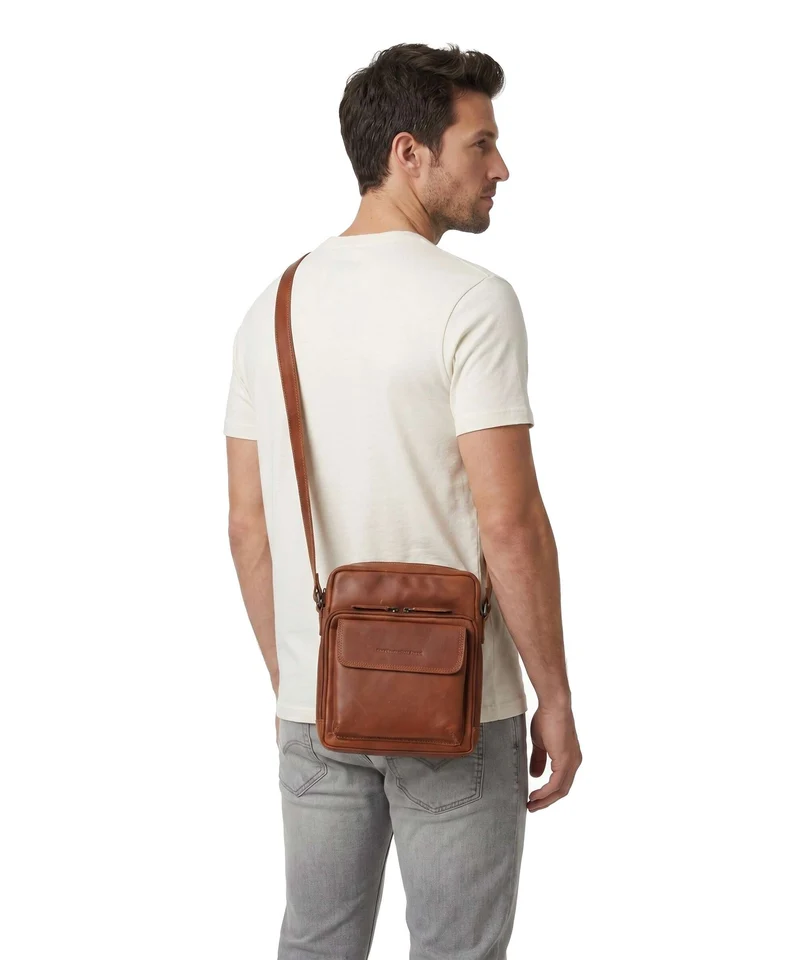 The Chesterfield Brand Wax Pull Up Cow Montira Bandolera cognac